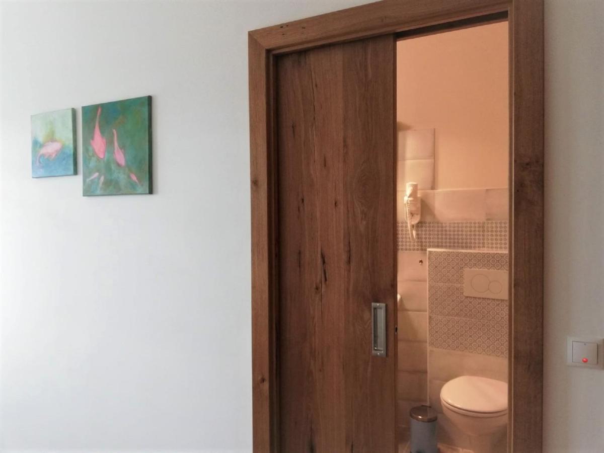 Hotel Haus Monti Maria Lanzendorf Esterno foto