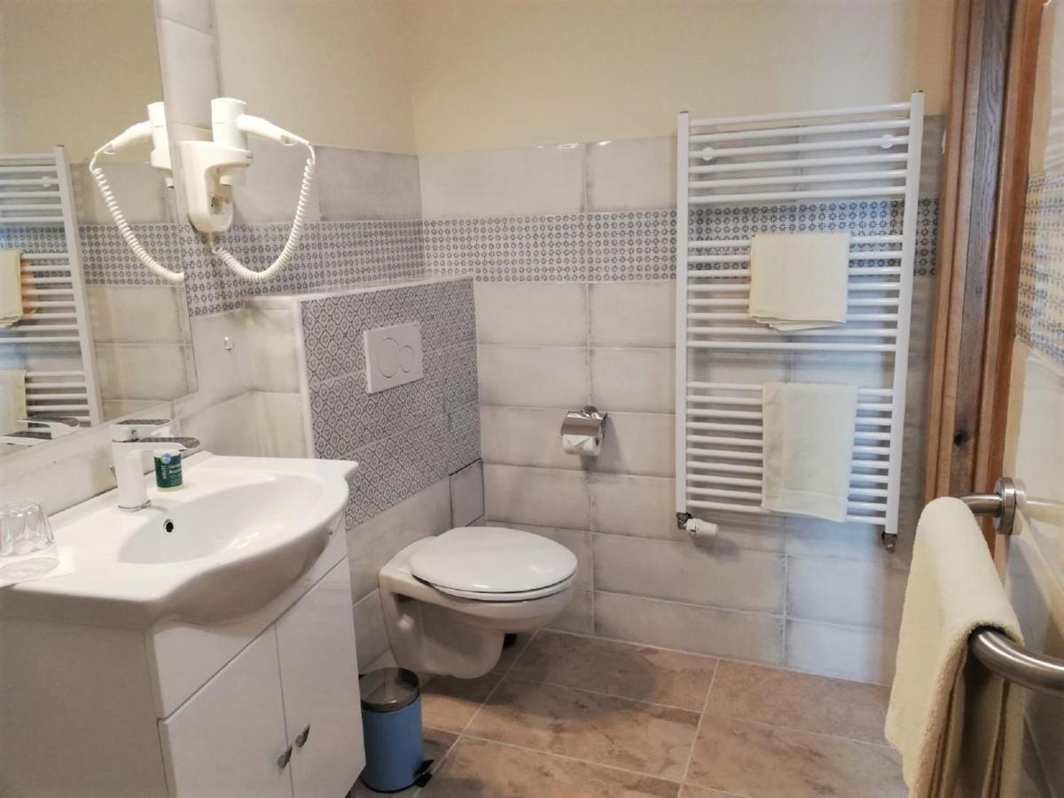 Hotel Haus Monti Maria Lanzendorf Esterno foto