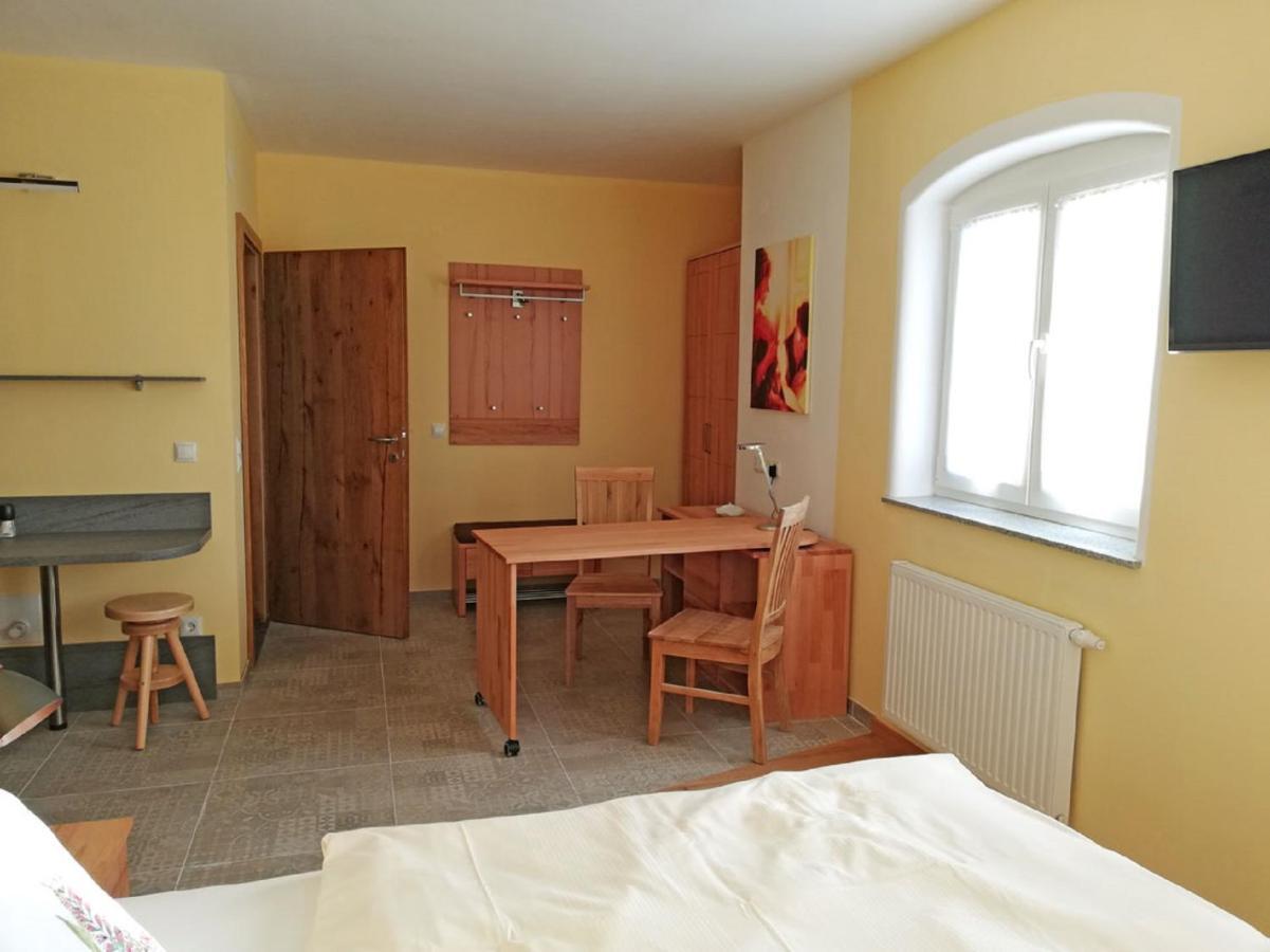Hotel Haus Monti Maria Lanzendorf Esterno foto