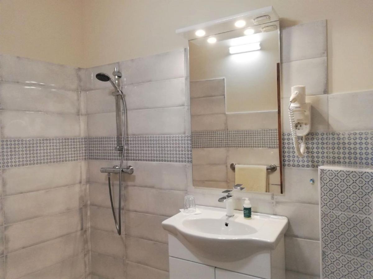 Hotel Haus Monti Maria Lanzendorf Esterno foto