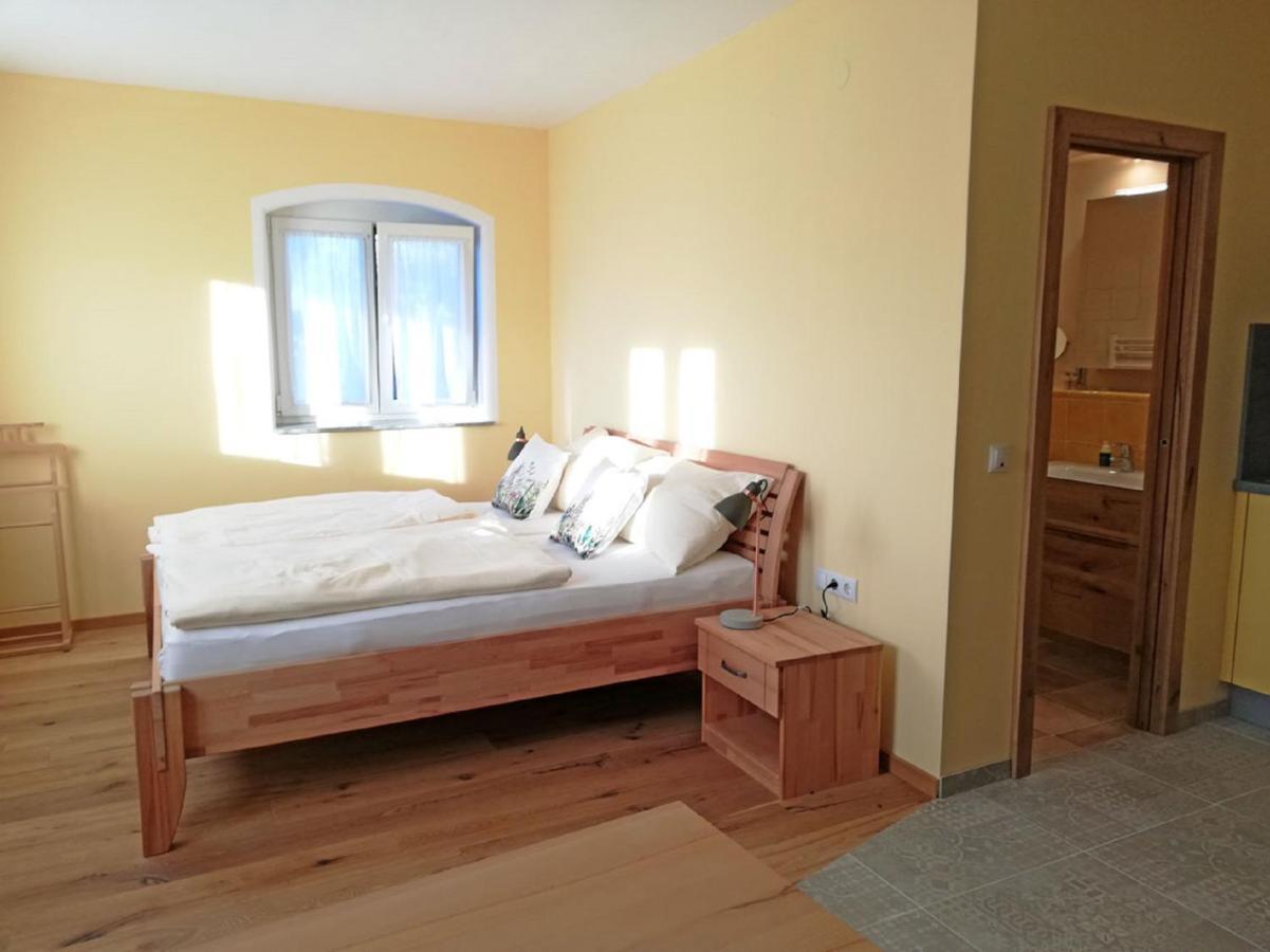 Hotel Haus Monti Maria Lanzendorf Esterno foto